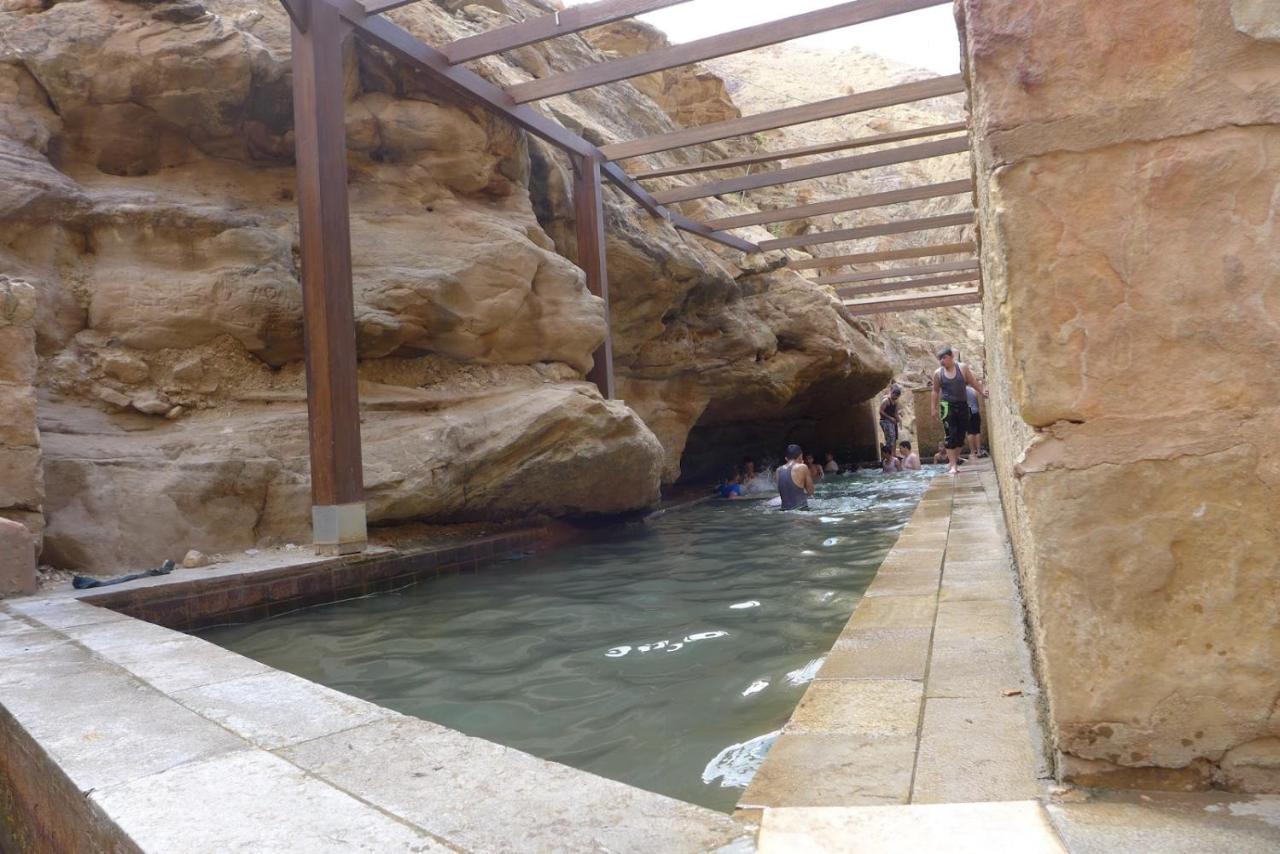 Afra Hot Springs Chalets At-Tafilah Экстерьер фото